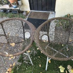 2 Outdoor Wicker Chairs, Includes Cushions 