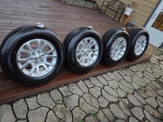 Chevys wheels  Hola Tengo este set de rines con llantas Michelin  están casi como nuevos prácticamente un 95 el hilo mucha vida y los rines est
