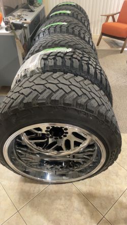 22x14 Fuel Triton D609