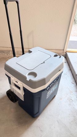Igloo MaxCold Latitude 62 Qt Rolling Cooler
