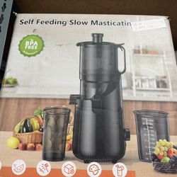 Self feeding slow masticating juicer  📍$60  