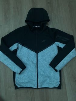 Black and grey Nike tech