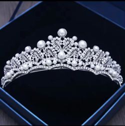Brand New Elegant Pearl and Crystal Silver Tiara - Women Accessories