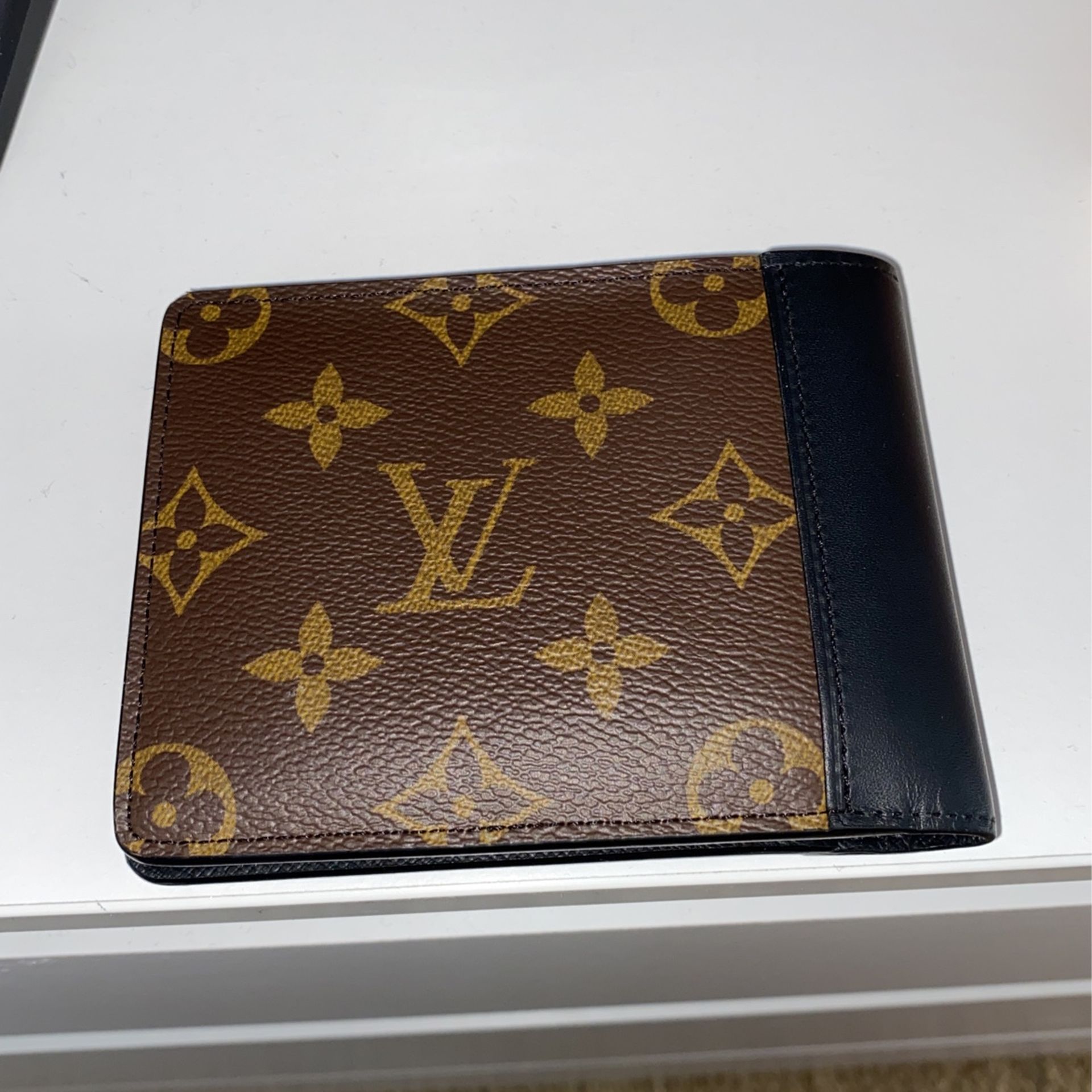 Louis Vuitton headband (LV) for Sale in Houston, TX - OfferUp