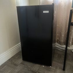 mini fridge 