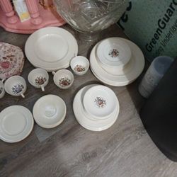 China Plates And Saucers 
