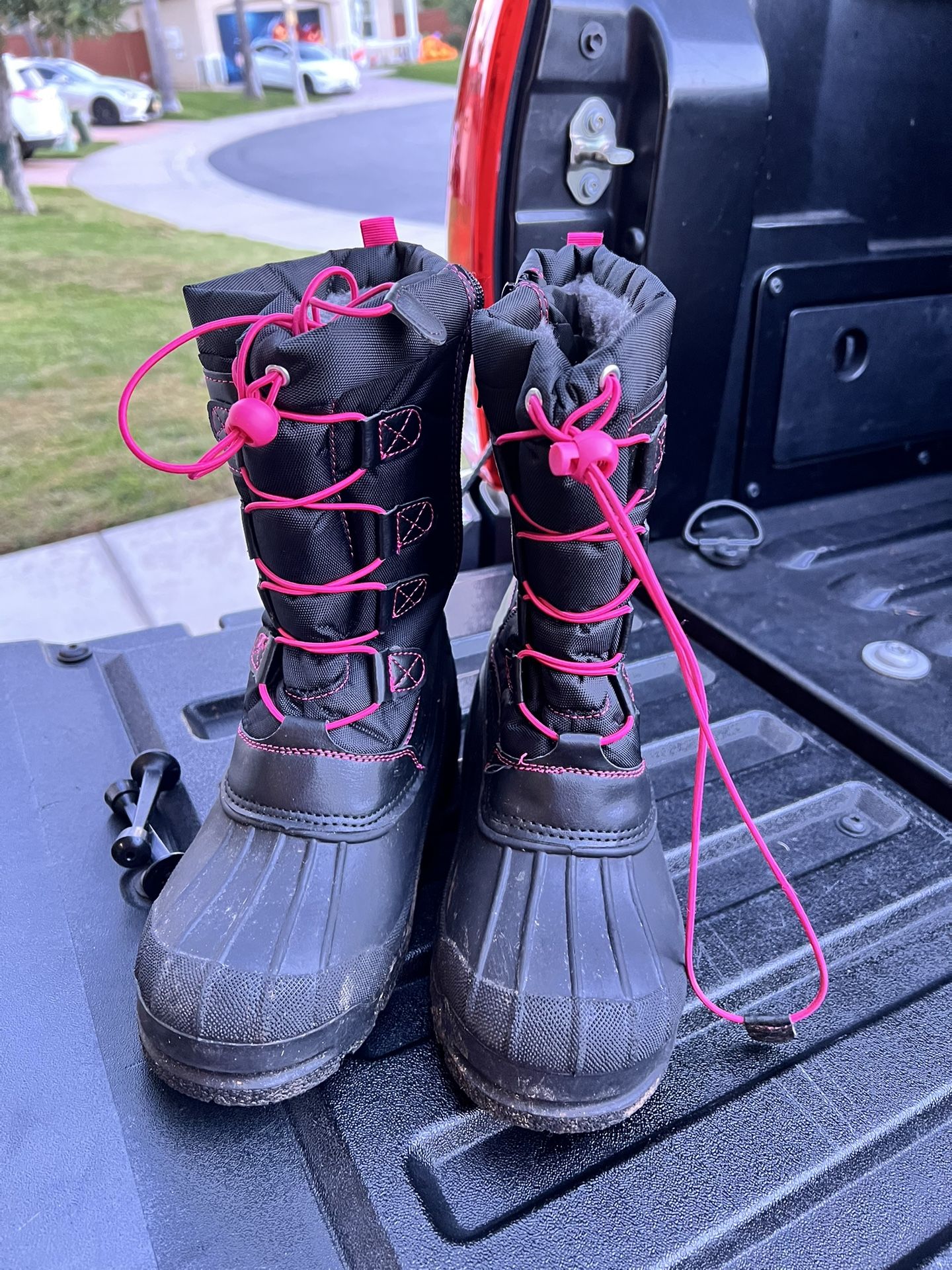 Snow boots Size 4 Big Kids