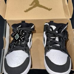 Air Jordan Glow In The Dark Panda Sneakers 