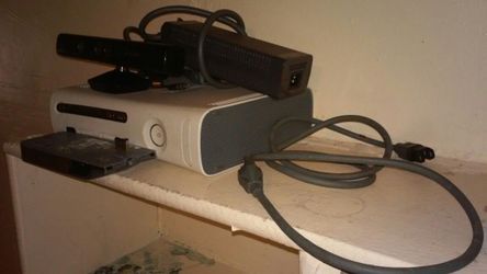 XBOX 360 WITH KINECT
