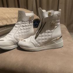 White And Cold Shoes 