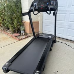 Horizon commercial treadmill