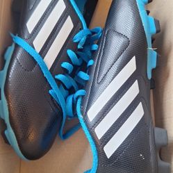 2 Kids Soccer Cleats