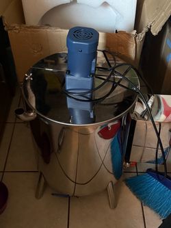 Working never used once lipstick/ candle stick machine maker!!!