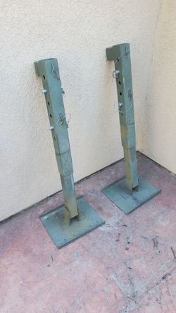 Military trailer jack stands