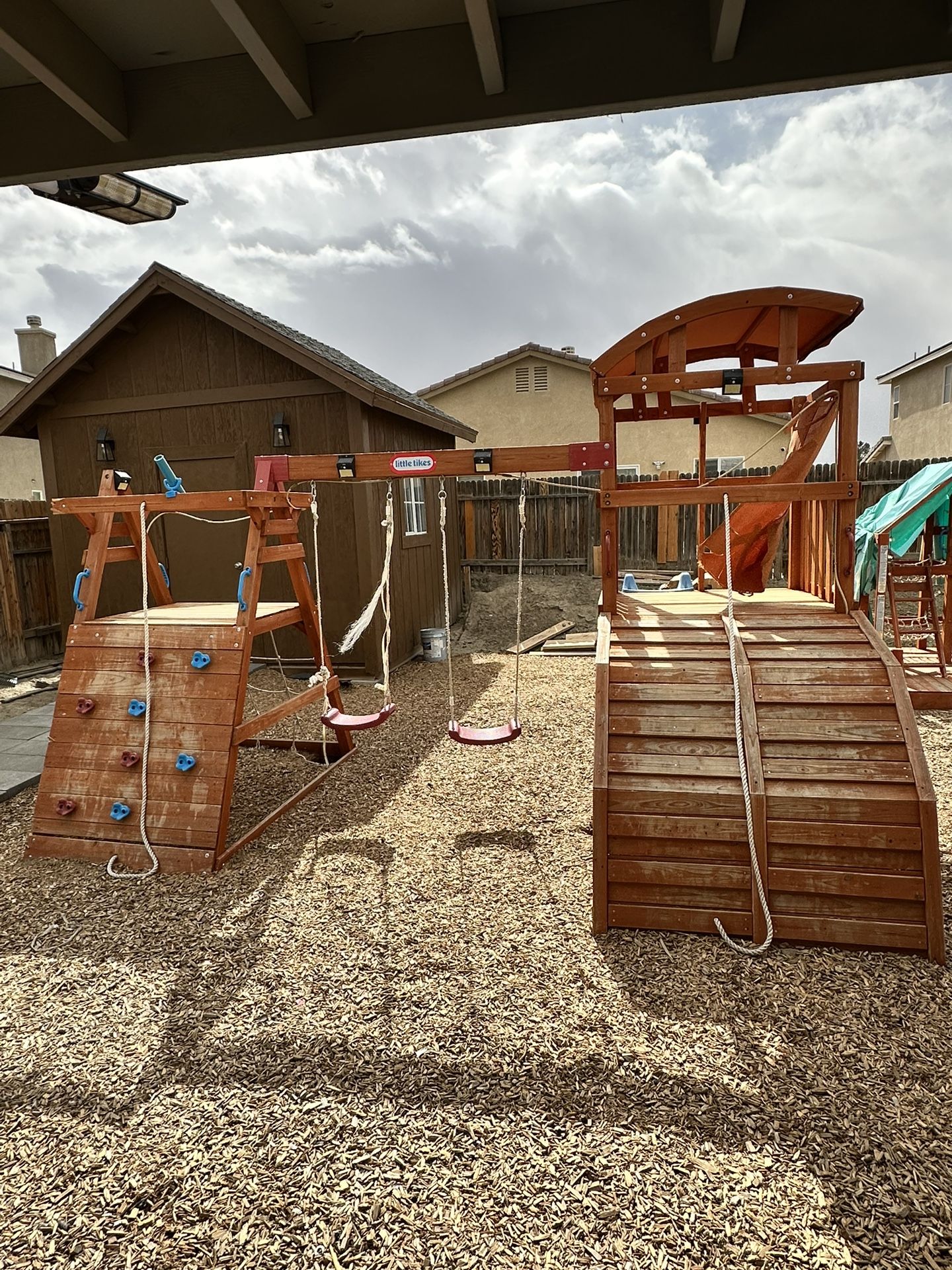 Juegos Calidad De Madera 700$ Todo. Ubicado En Hesperia