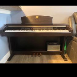 Yamaha Piano . 