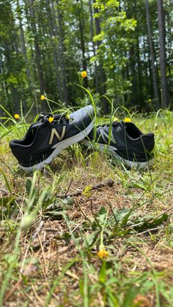 New balance low top athletic shoes size 8 men’s
