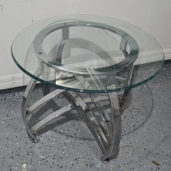 Small decorative glass table/ Mesita de vidrio