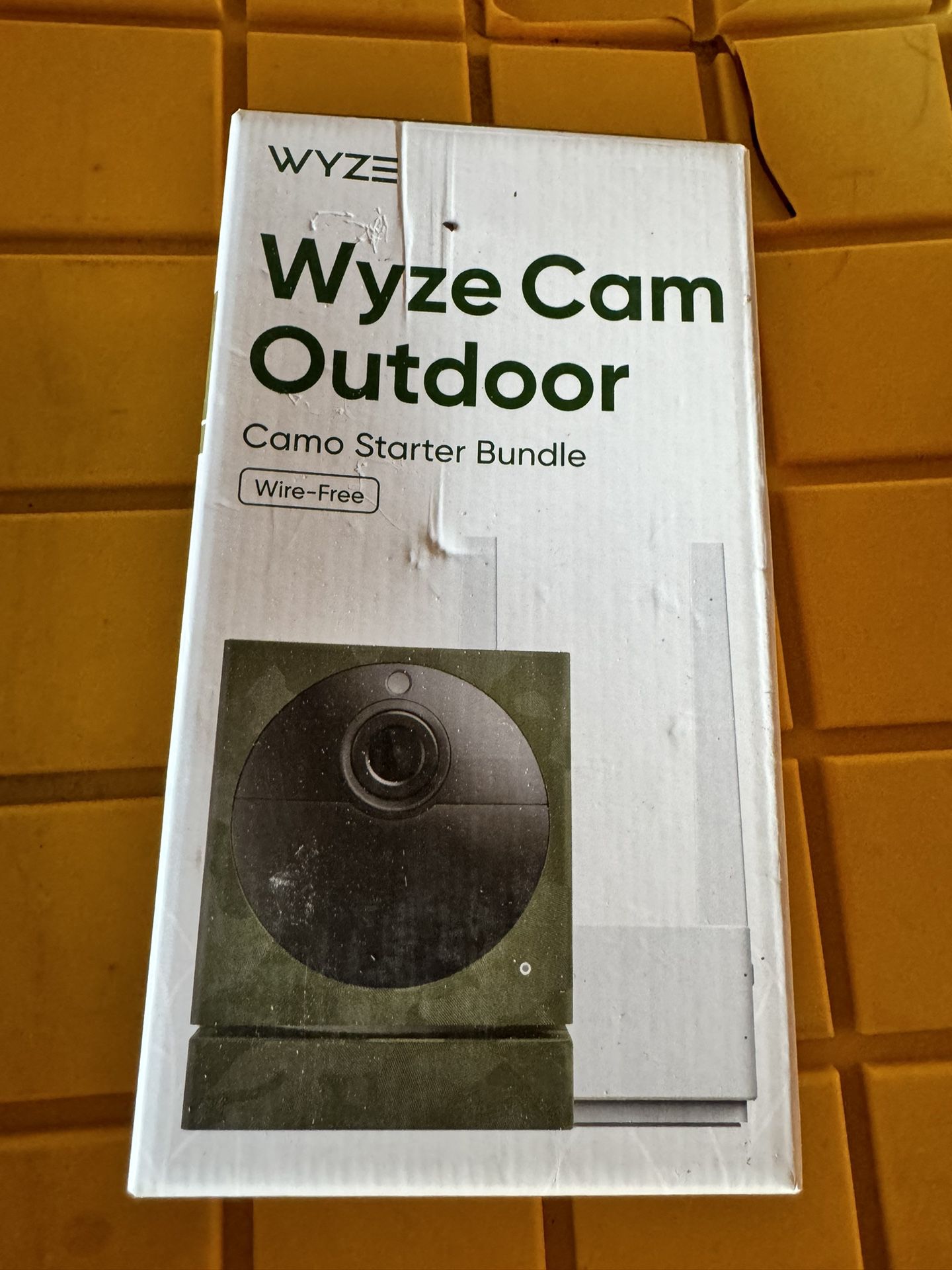 Wyze V1 Outdoor Cam With Base / Battery Operated / Security Camera 