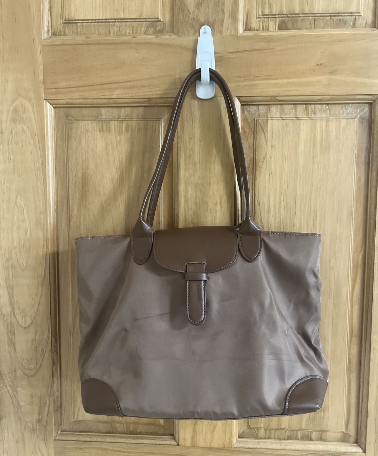 Women’s hand bag purse tote bag 