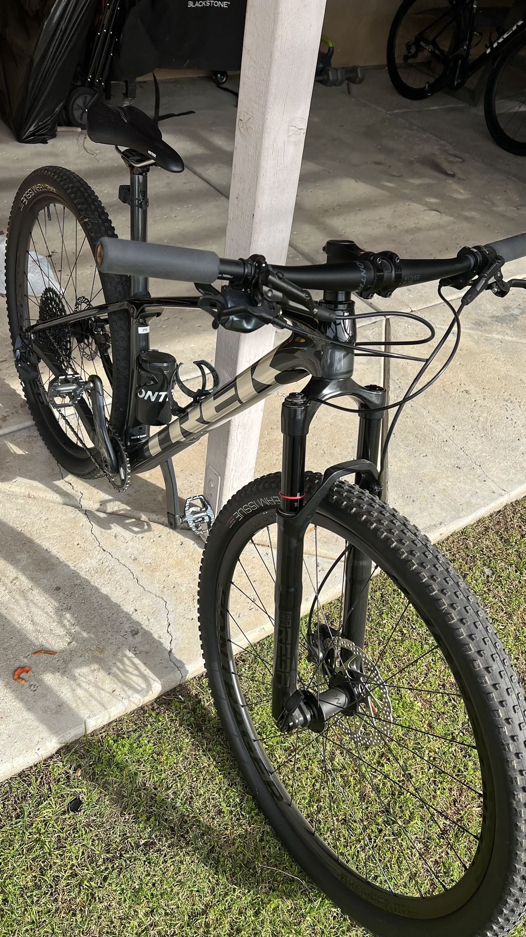 Medium Trek Carbon Pro Caliber 9.7 Mountain Bike 29’ Carbon Wheelset Bontrager Tubeless ..12 Speed.