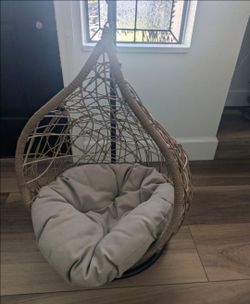Beautiful Rattan Wicker Swinging Pet Bed