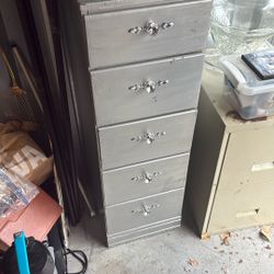 Small Dresser / Chest of Drawers 