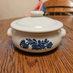 Pfaltzgraff Yorktowne Individual Casserole/Chowder Bowl