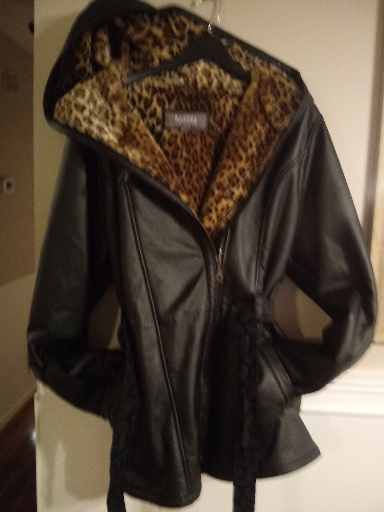 Wilson leather coat xl with plush animal print inside