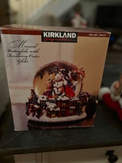 Kirkland Signature Musical Christmas Waterglobe