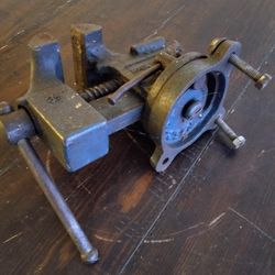 Very Nice Medium Sized Vise For Sale In Pine Hills