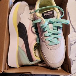 Woman's 6 1/2 Puma