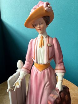 1983 Presidents Club Mrs. Albee Award Figurine