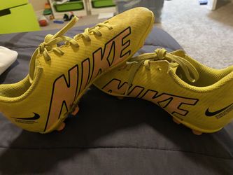 Youth 3.5y Soccer Shoes