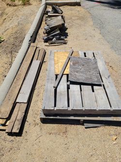 Free pallent fence boards Misc wood pieces