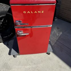 Galanz Refrigerator With Freezer