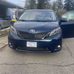 2012 Toyota Sienna
