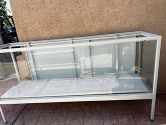 Showcase big and small white