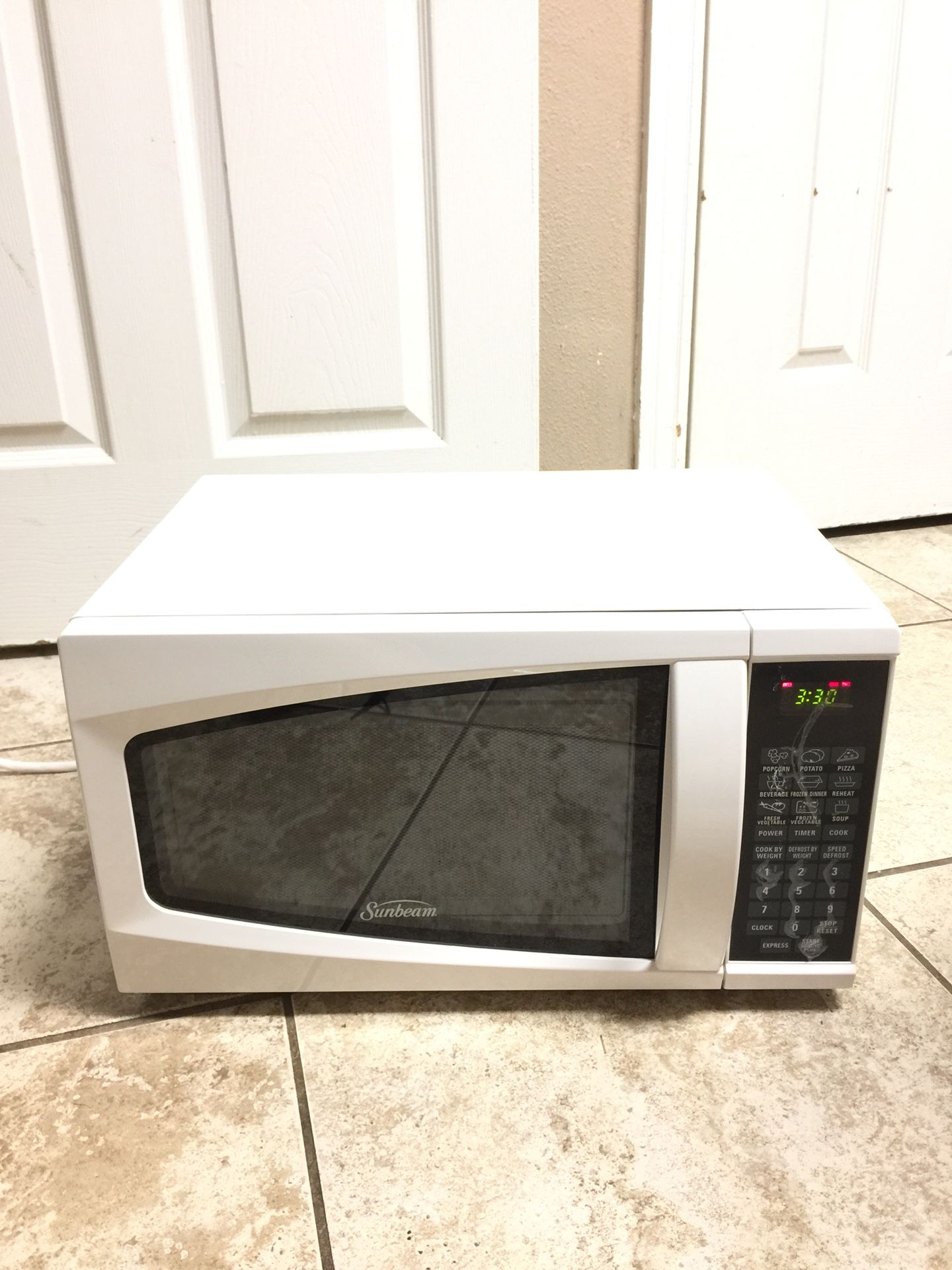 Microwave, Sunbeam 700 Watt 0.7 CU. FT. SM0701A7E, White