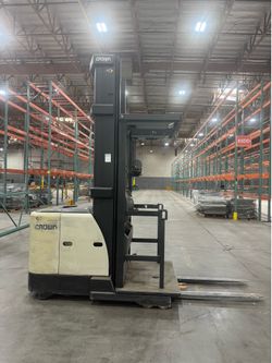 Crown Pallet Picker Forklift Standing SP3520-30