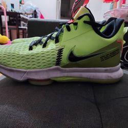 Nike LeBron Witness 5 'Grinch' Basketball Shoes