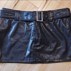 NEW Shein Black Faux Leather Skirt with Belt (L)