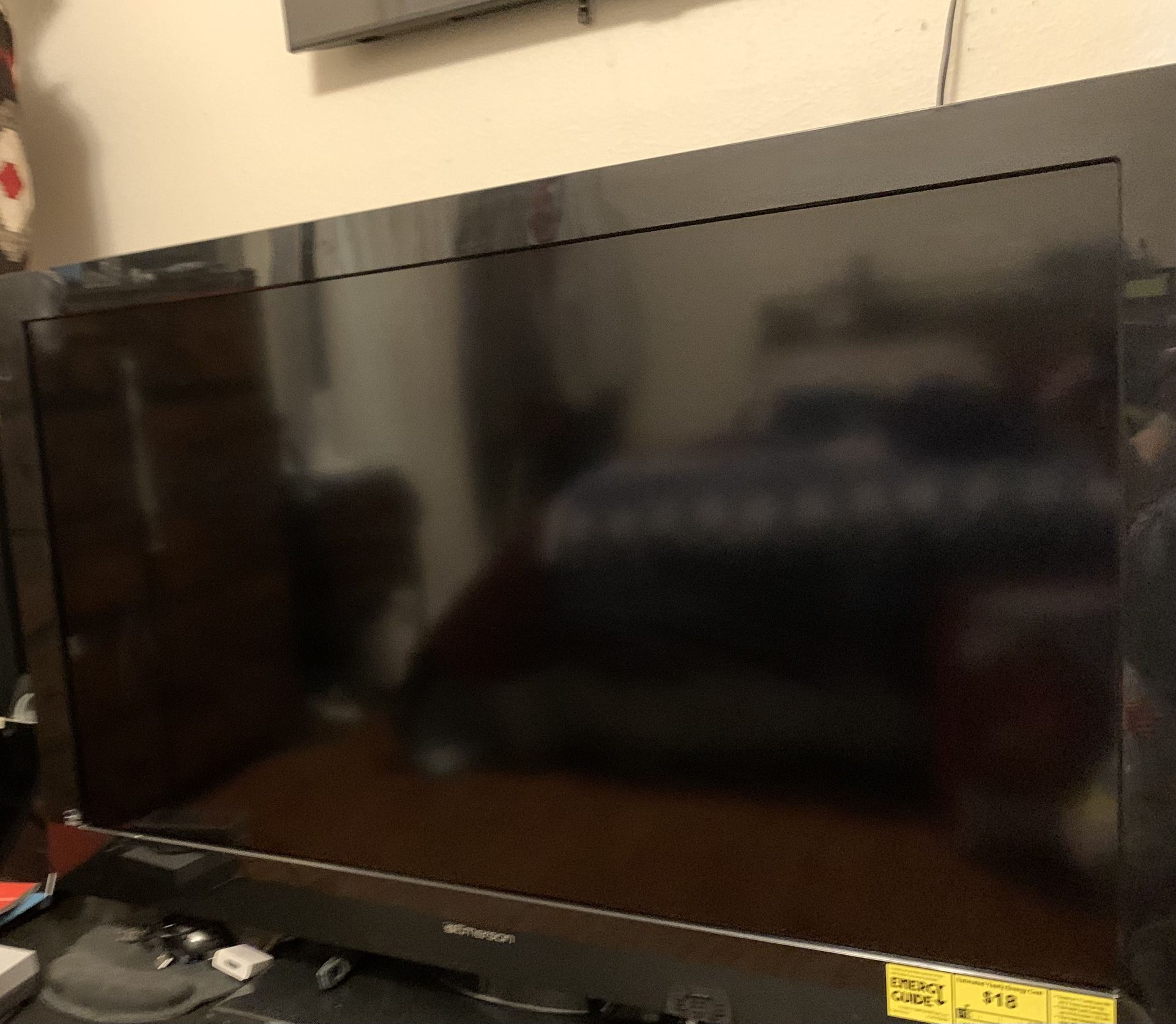 Television Emerson 40” TV with Logitech bass and speakers