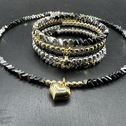 Shiny collar and multilayered bracelet with heart pendant, mixed silver gold and black color