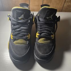 Jordan 4 THUNDERS