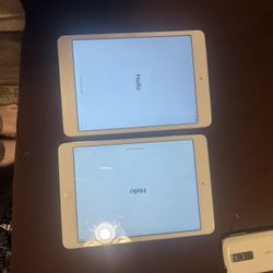 Two Ipad Minis, iPad Mini 4 Left, And iPad Mini 3 Right.