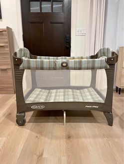 Graco Pack n Play portable crib