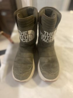 Girls size 6 North Face waterproof boots