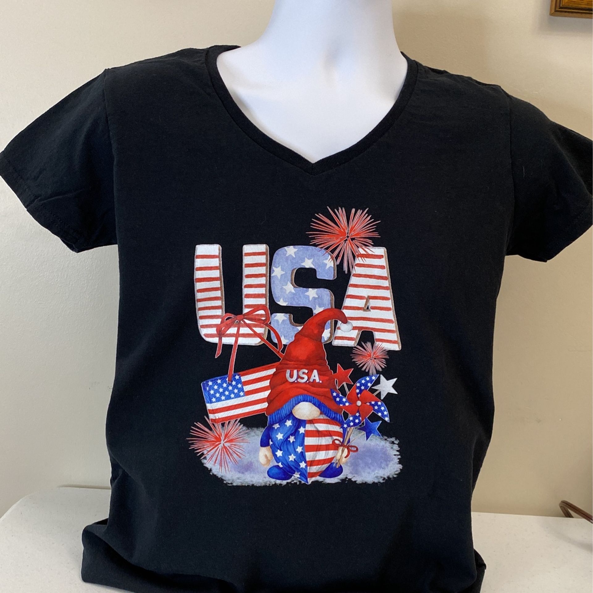 Design T-shirt, New, Size Large, Gildan 100% Cotton (item 284)