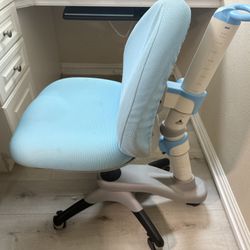 Adjustable kids office/study chairm